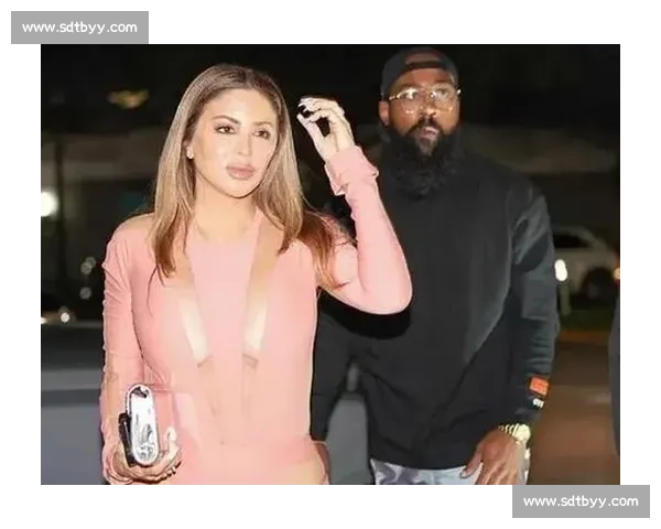 马库斯 - 乔丹携神似前女友的模特女友迈阿密海滩甜蜜度假