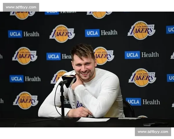 湖人选秀交易落空！小里拒续约 DFS 离队，中锋困局再升级